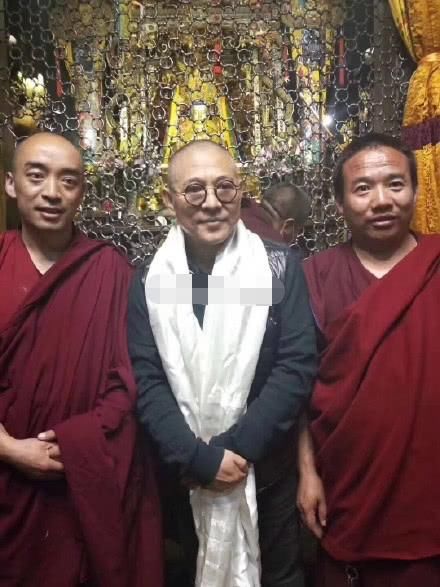 李连杰现身拉萨买珍宝天珠,曾斥资上亿买同款,引发网友热议