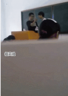 搞笑gif:女人果然是心狠手辣的,对自己下手太狠了