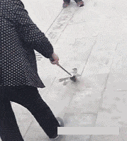 爆笑gif:外卖到了发生的尴尬一幕,估计你也经历过