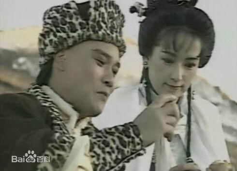 《雪山飞狐》28年了,他三婚娶总统干女儿,她前夫吸毒跳楼身亡