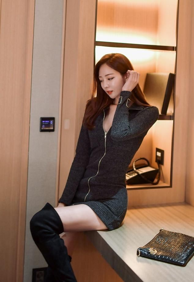 长筒靴的冷艳美女,身姿曼妙 性感迷人!