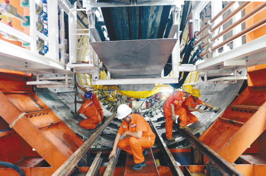 盾构机:装备制造业的“统帅产品”(组图)(图2) 液压破碎钳_沈阳液压破碎机_液压破碎剪