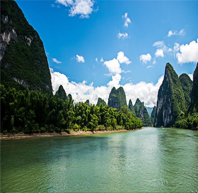 桂林的山形态万千,这些山水便构成了一个人间仙境!
