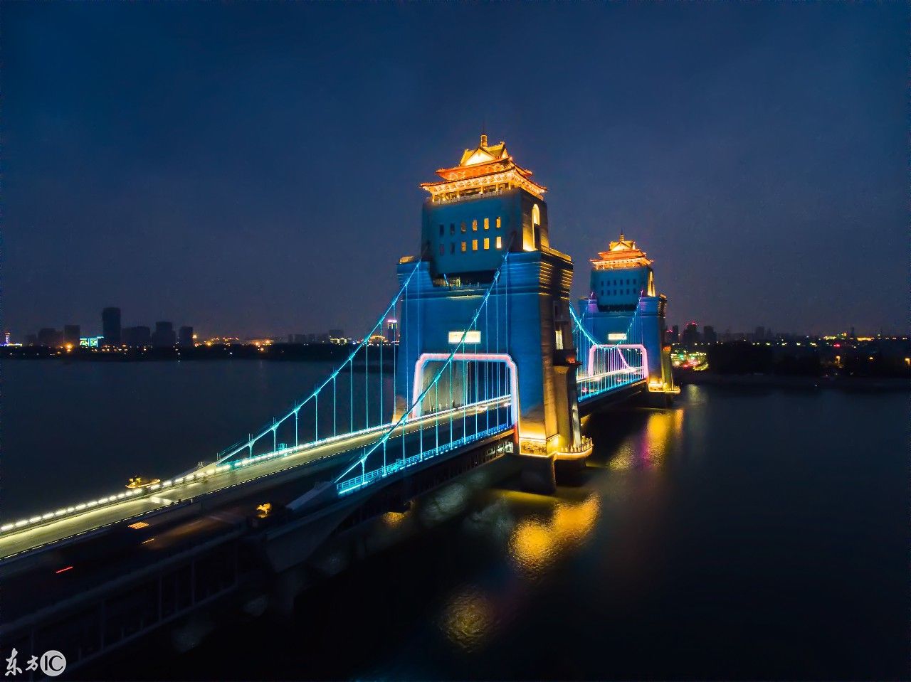 航拍世界首座"悬索 塔楼"景观桥:扬州万福大桥