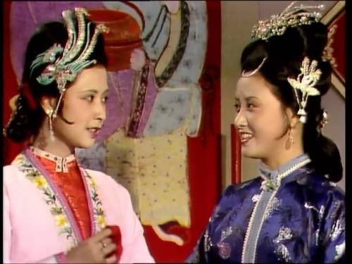 《红楼梦》中贾琏的两次出轨,为何平儿的态度和做法截然不同?