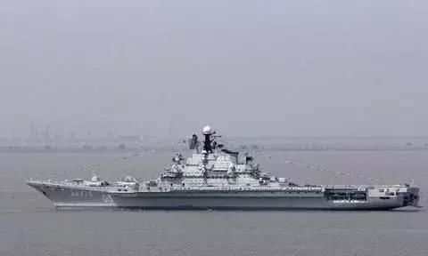 基辅级航母已经服役了几十年,明斯克号当时则是以退役航空母舰的名义