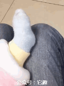 ▼为什么小宝宝吃奶奶的时候,脚丫子会转圈圈?