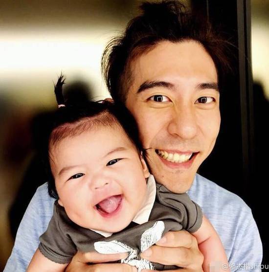 bo妞笑容萌化人心 笑起来和修杰楷简直太像了
