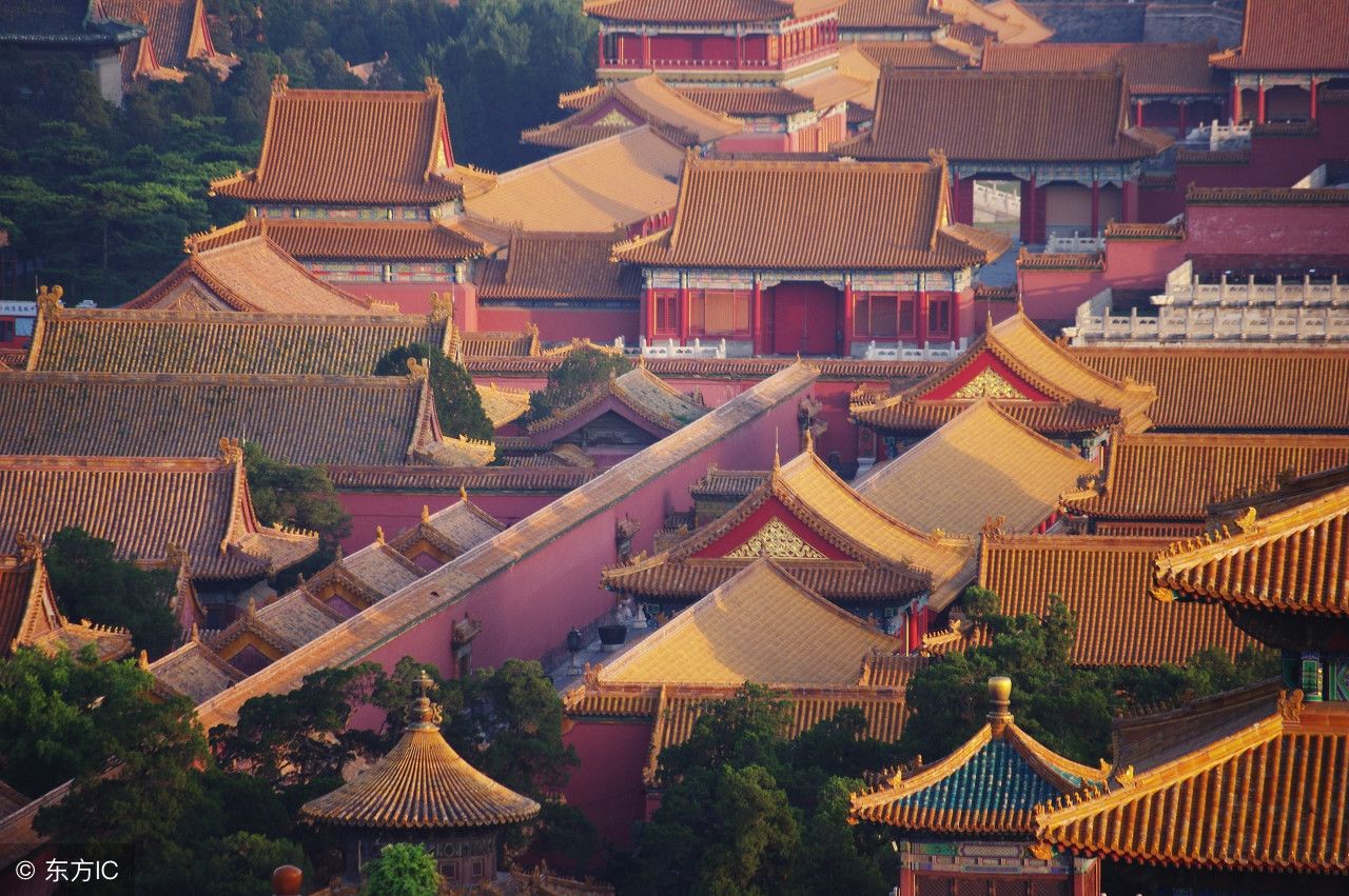 直击北京故宫航拍照:尽显皇家威严,却被现代化的建筑步步紧逼