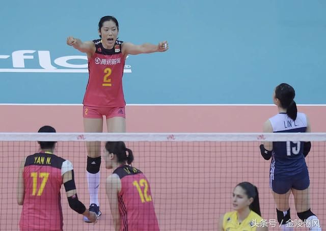 中国女排3-0狂虐巴西女排,李盈莹赛后见到自己心中的偶像狂喜"