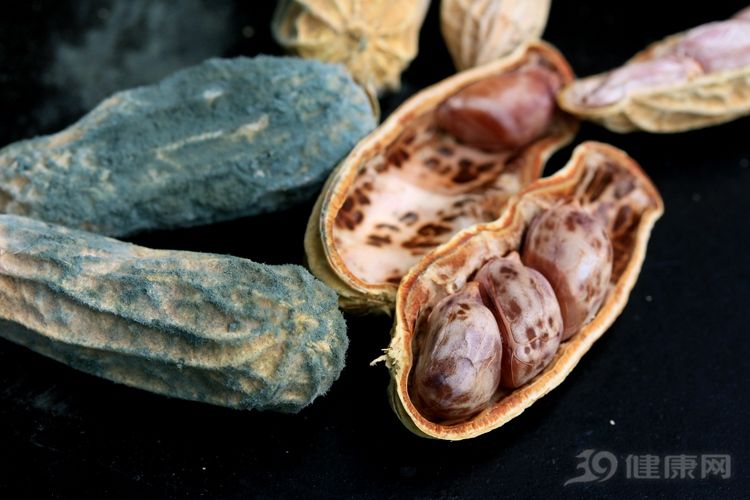 花生是廉价的"长生果",但这几种人一口也吃不了!
