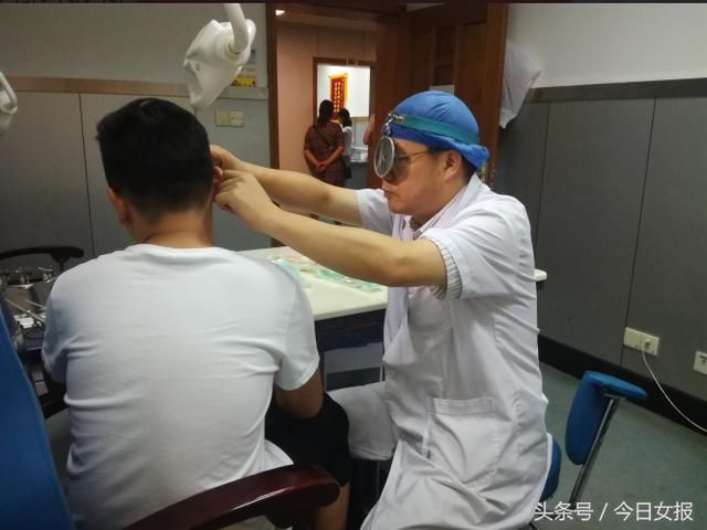 吻得太v男友?长沙一男友热吻女孩,却将他女生鼓耳朵顺其自然对图片