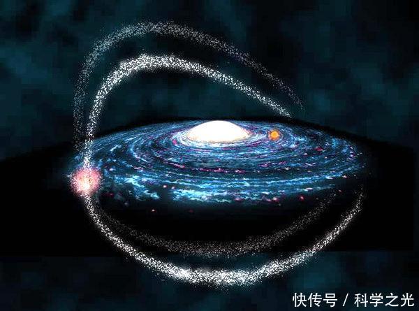 这两大星系就像一对恋人,彼此相距只有几米,相拥却要三十亿年