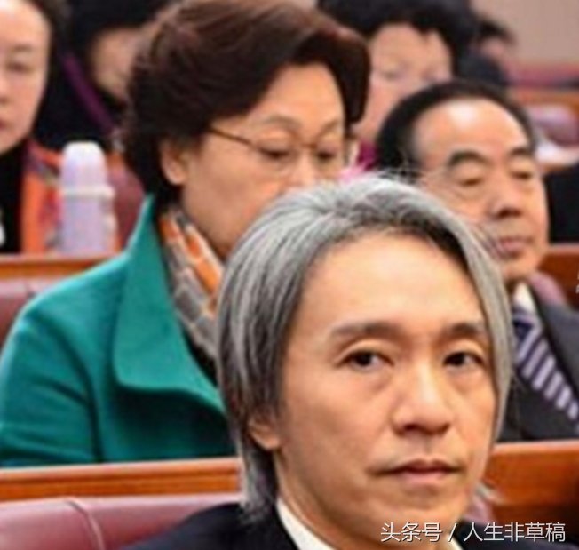 56岁周星驰近照曝光,网友:星爷又苍老了不少好心疼!