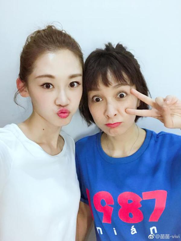 冯女郎苗苗晒与何炅吴昕合照 称开心到笑出鱼尾纹