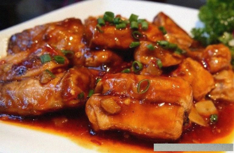 安徽非常驰名的传统特色佳肴--虎皮毛豆腐