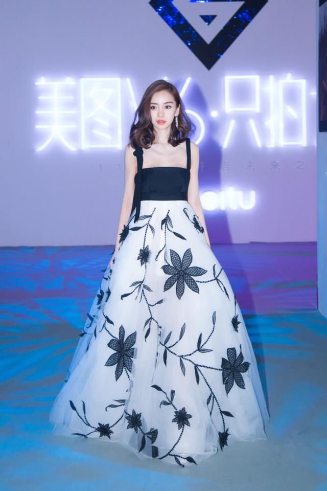 杨颖简直太会玩,把世界名画穿在身上,网友:只有仙女才