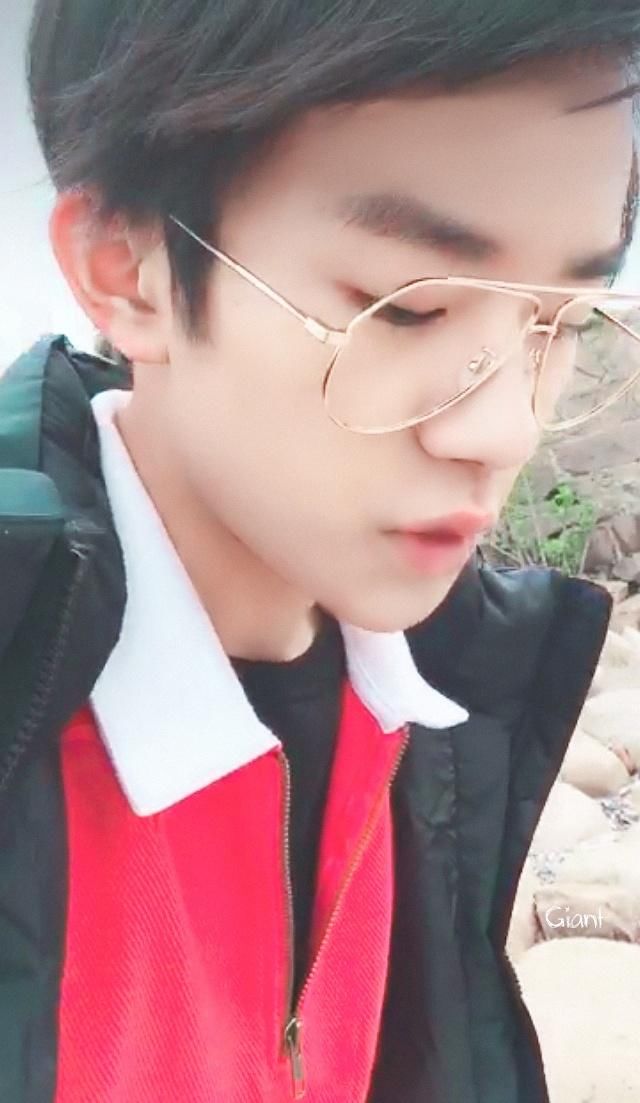 get小表情,易烊千玺实力演绎,最有趣的灵魂就是反差萌