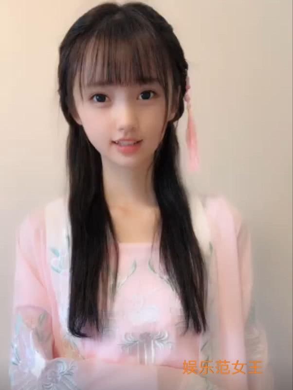 汉服大眼萌妹火了,小虎牙实力抢镜