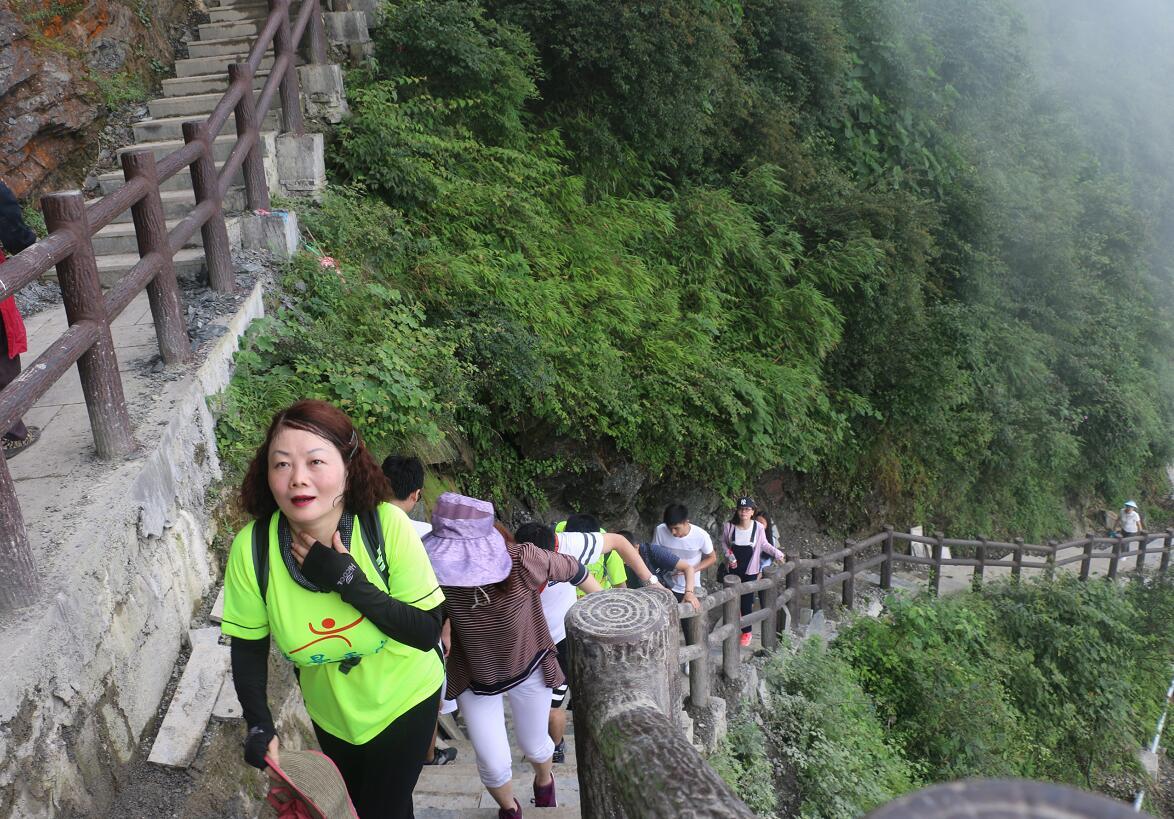 攀9999级天梯 观尧龙山仙景