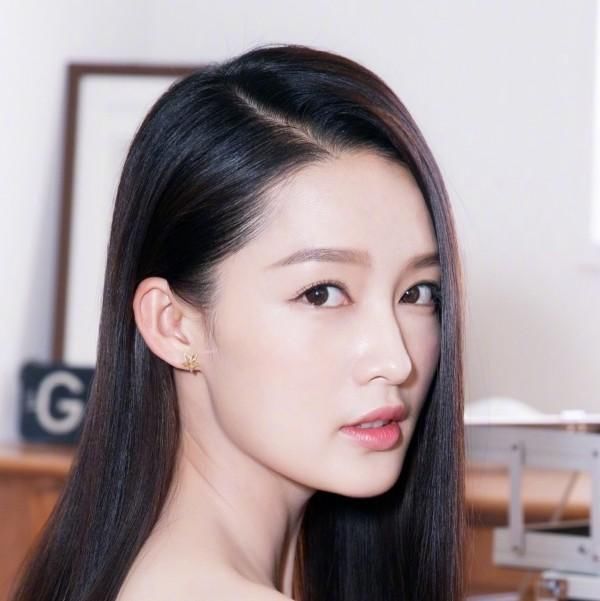 被它暴露了年龄?90后的周冬雨李沁不p图都中招了!