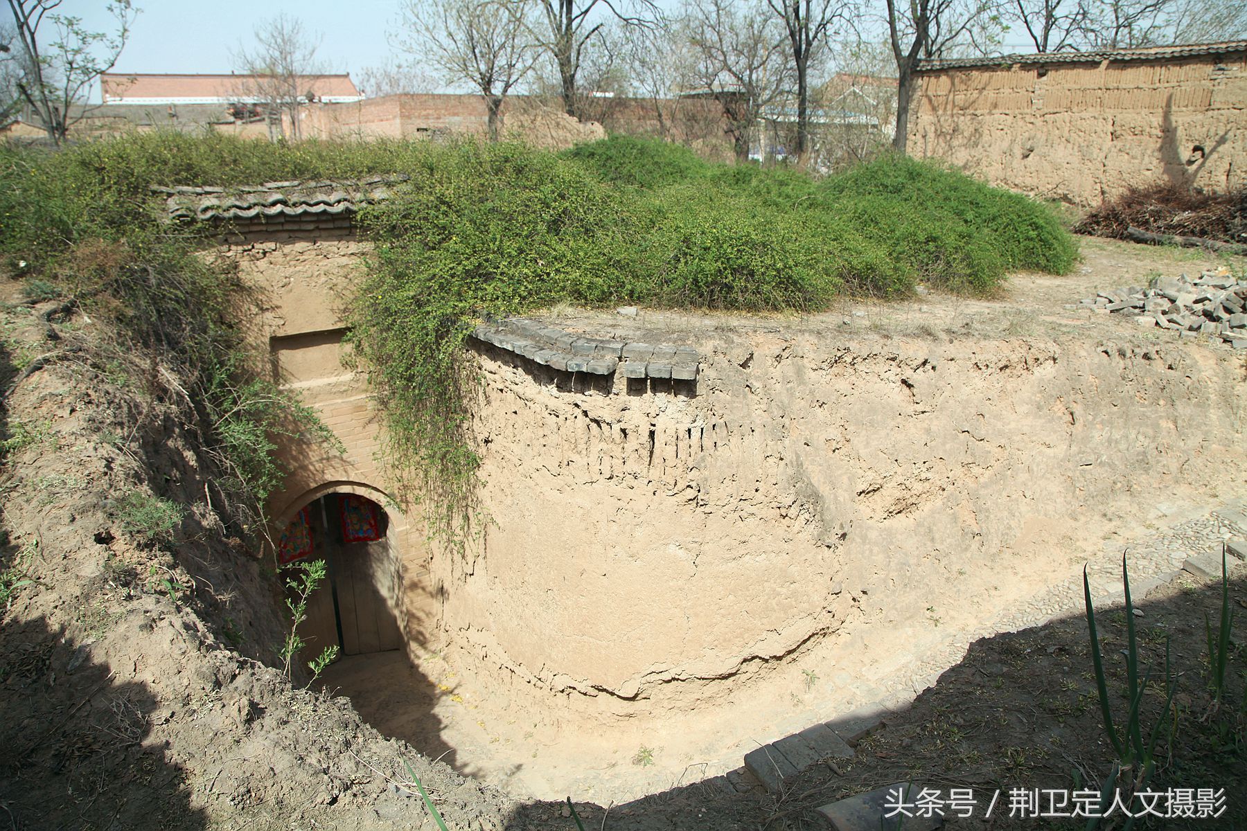 山西运城农村一个古村落,一座神秘地坑院,走出一位博士生