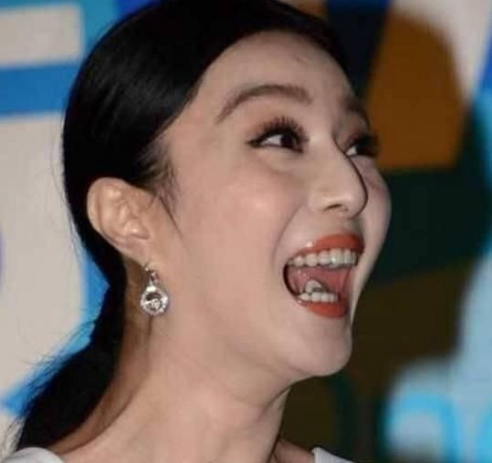 女星大笑瞬间范冰冰青筋爆出,热巴笑成"大妈",赵丽颖太可爱