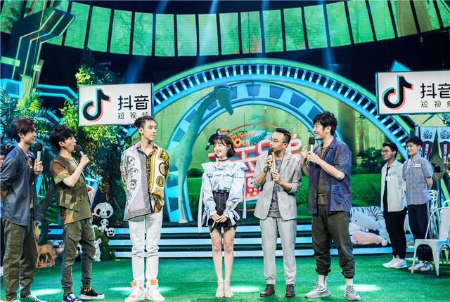 汪涵《天天向上》联手迷妹李子璇 王子异挑战王一博现场斗舞
