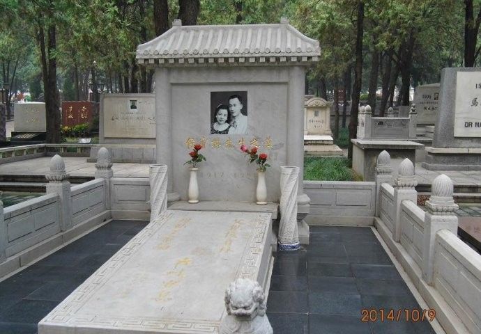 侯宝林墓地