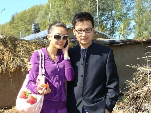 41岁刘和刚一家近照:小10岁老婆是世界小姐,父母年迈他最孝顺!