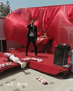 ▼3.这个婚礼现场,真可谓风风火火啊!