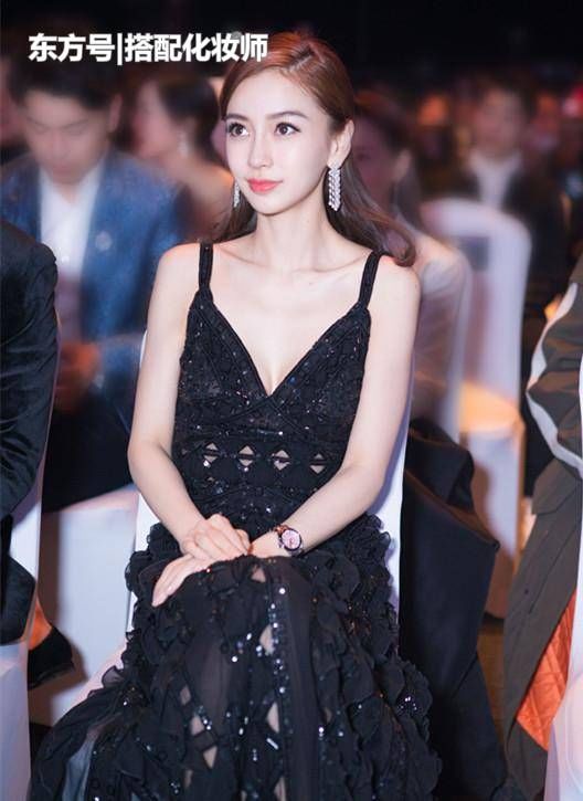 各个公司的活动就多了起来,一些大公司都会邀请明星来参加,尤其是杨颖
