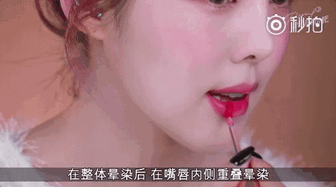 图片来源 新浪微博 / 韩国cosmo 时尚cosmo原创内容 如需转载,请联络