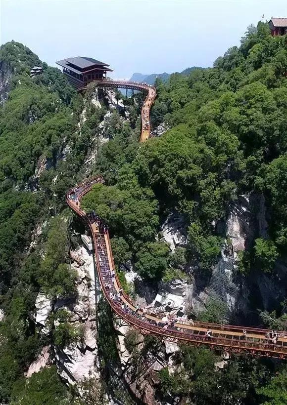 广东龙川霍山玻璃栈道 ▼