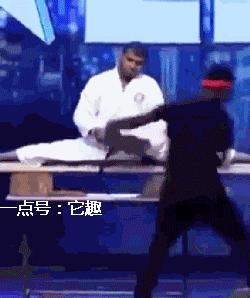 搞笑gif:完了,这下所有人都知道我娶了个恐龙!