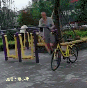 搞笑gif:提醒各位吃货吃自助一定要悠着点,不然男朋友