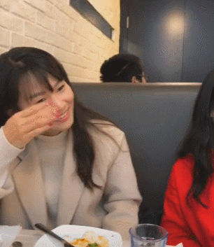 最新一期内涵爆笑动图 小姐姐,面包不是这么吃的!