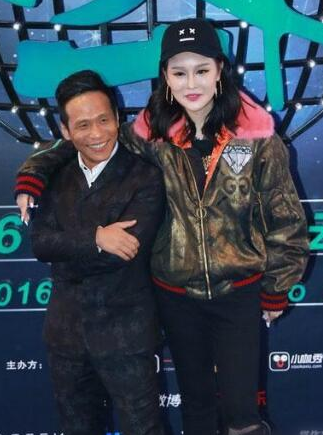 宋小宝赵本山女儿同台,妞妞这画风网友没法接受
