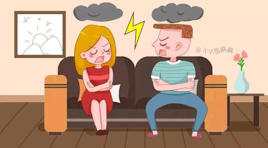 一对夫妻他们俩每天在家几乎都不说话,都是各自拿各自得手机玩.
