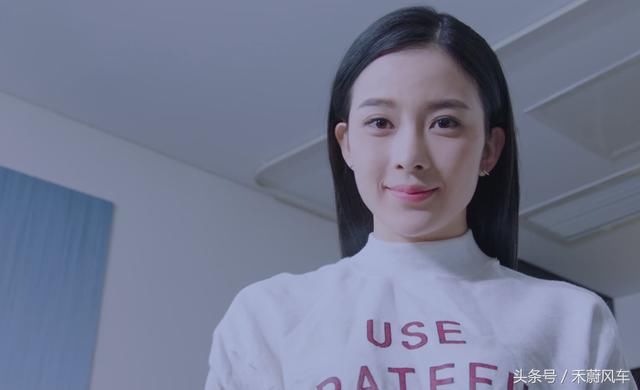 便看见了何静文(赵韩樱子饰演).