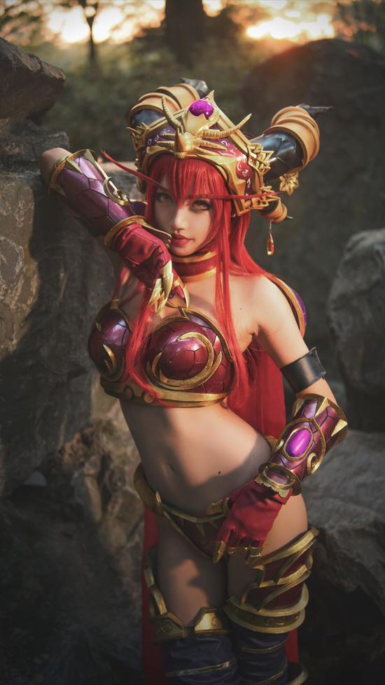 真爱粉还原!《魔兽世界》红龙女王阿莱克丝塔萨cos