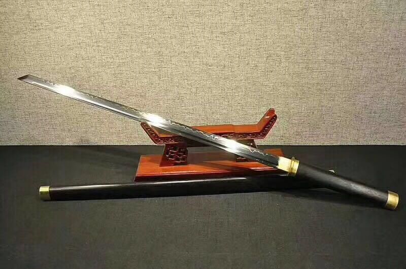 中国的唐刀为什么是直的,而日本的武士刀是弯的?