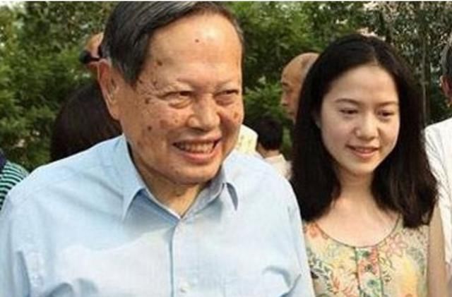 41岁的她与95岁科学家杨振宇结婚,如今生活大变!