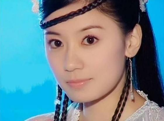 贾静雯扮演的赵敏也是不少人心中的女神,古装真的美丽,从出道就美到了