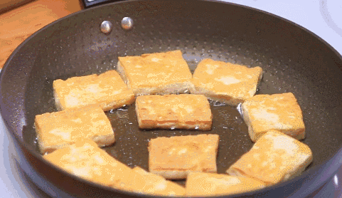 闺蜜这样做的豆腐,比肉还香,吃过就戒不掉!