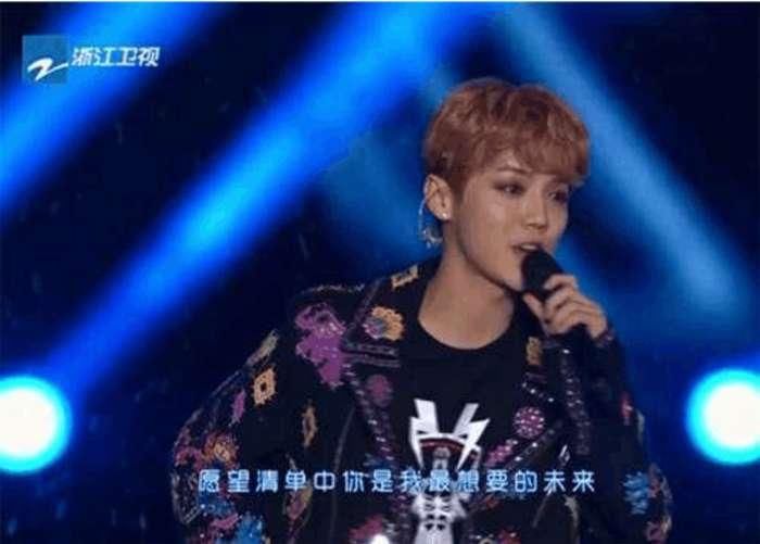 歌手演唱会戴的耳返里面, 到底播放的是什么?
