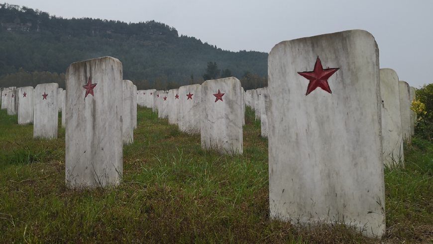全国最大的红军烈士陵园,有17225块墓碑上都没名字