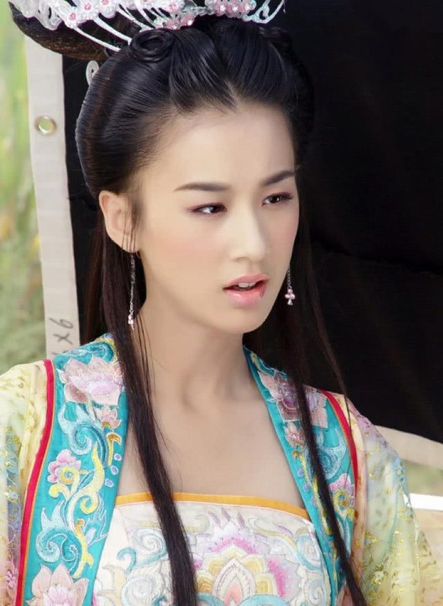 古装扮相最让人觉得舒服的女明星:张嘉倪上榜,她竟然排名第一