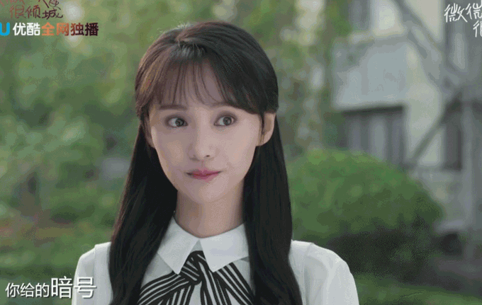 姑娘眼神有点问题,有斗鸡眼的潜质