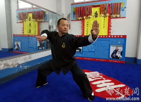 "唐手拳第15代传人彭碧波说,他要拿满100枚国家级武术比赛金牌,让大家